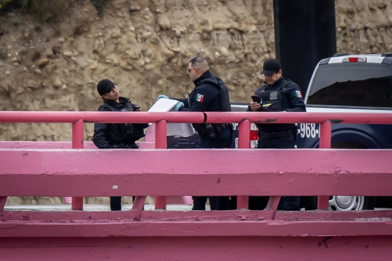 Cuelgan manta con amenaza de incendiar el Palenque
