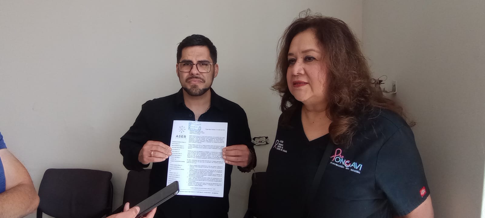 Organización civil batalla para entregar carta con peticiones a partidos políticos en Tijuana