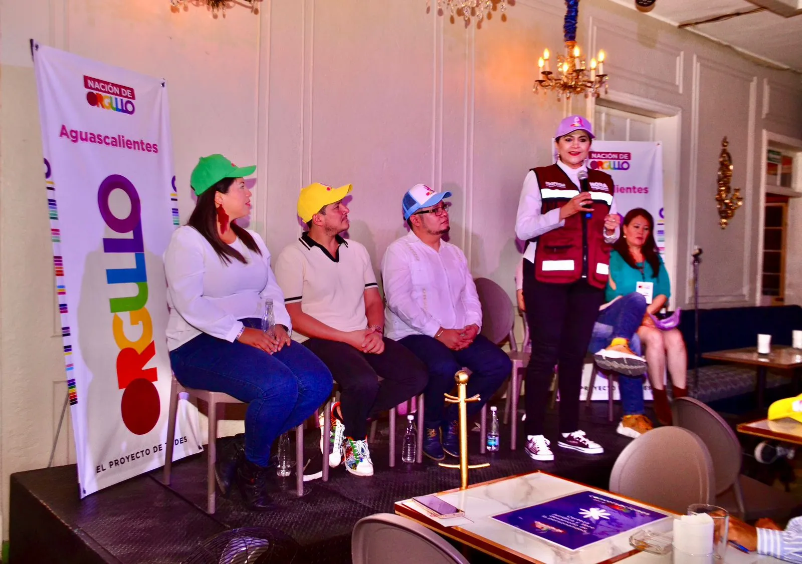 Se reúne Nora Ruvalcaba con colectivo de la comunidad LGBTIQA+