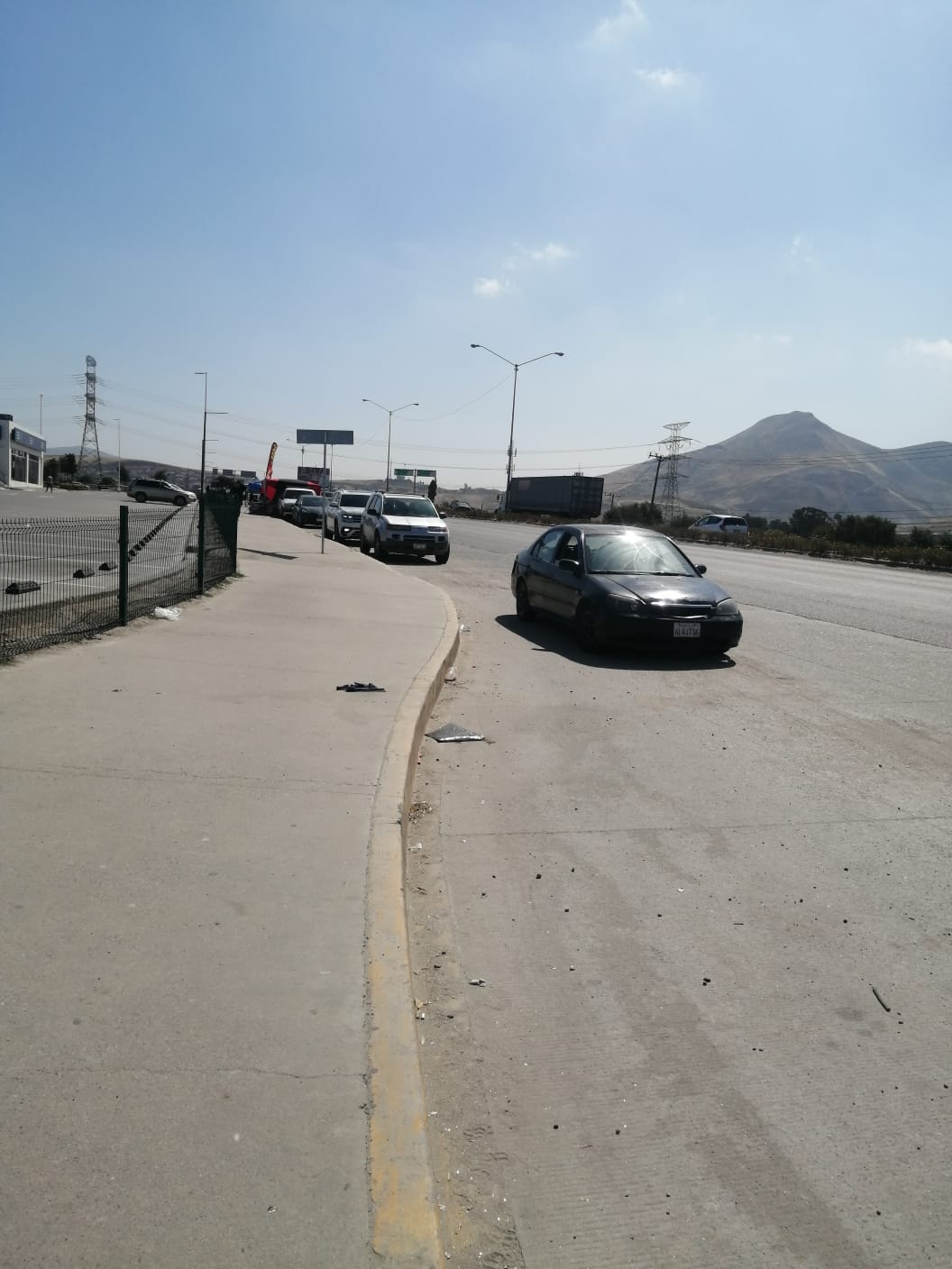 Denuncia Ciudadana: Conductores optan por estacionarse afuera de Plaza Sendero