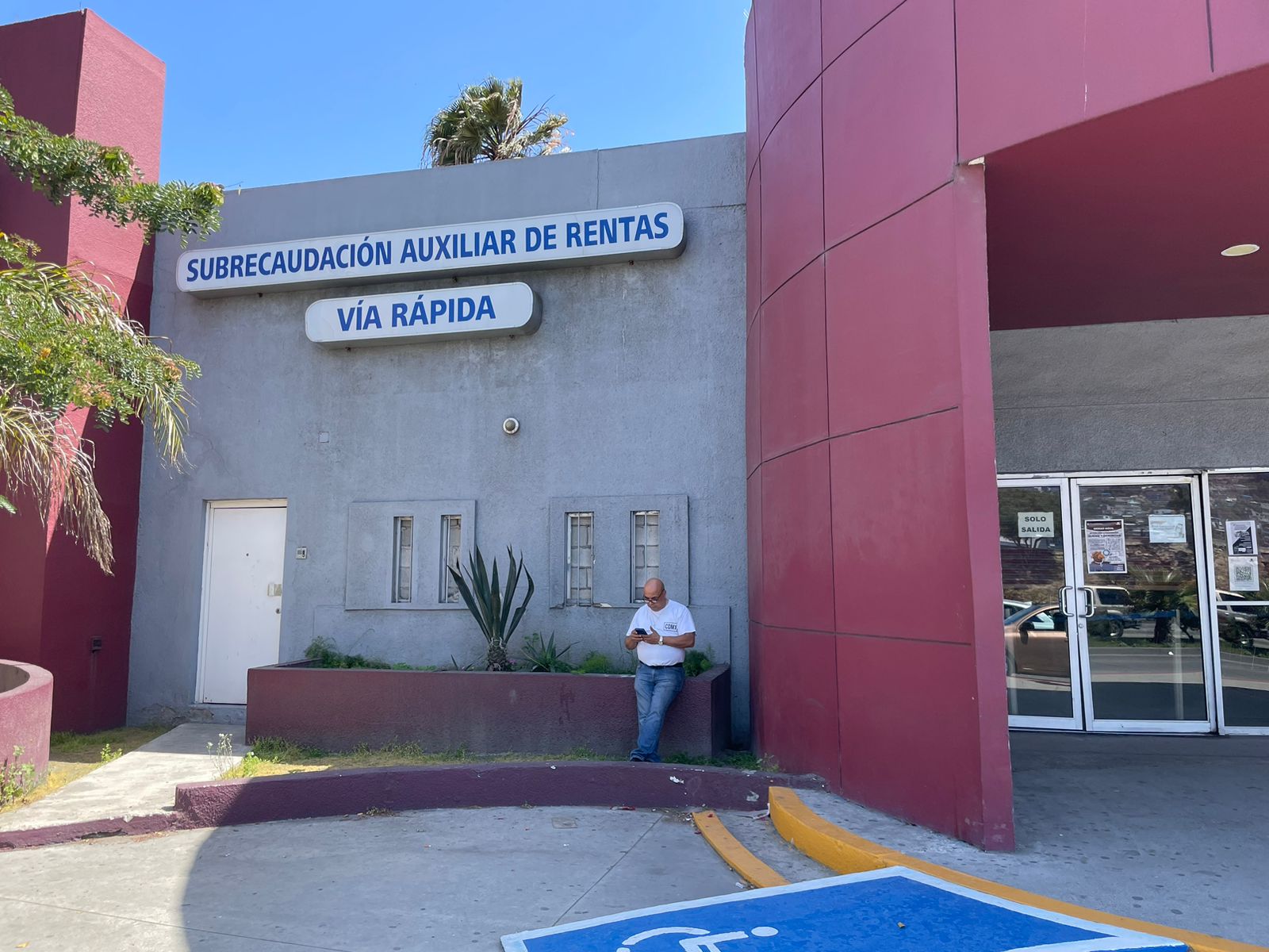 Vandalismo afecta servicio en Recaudación de Rentas de Baja California