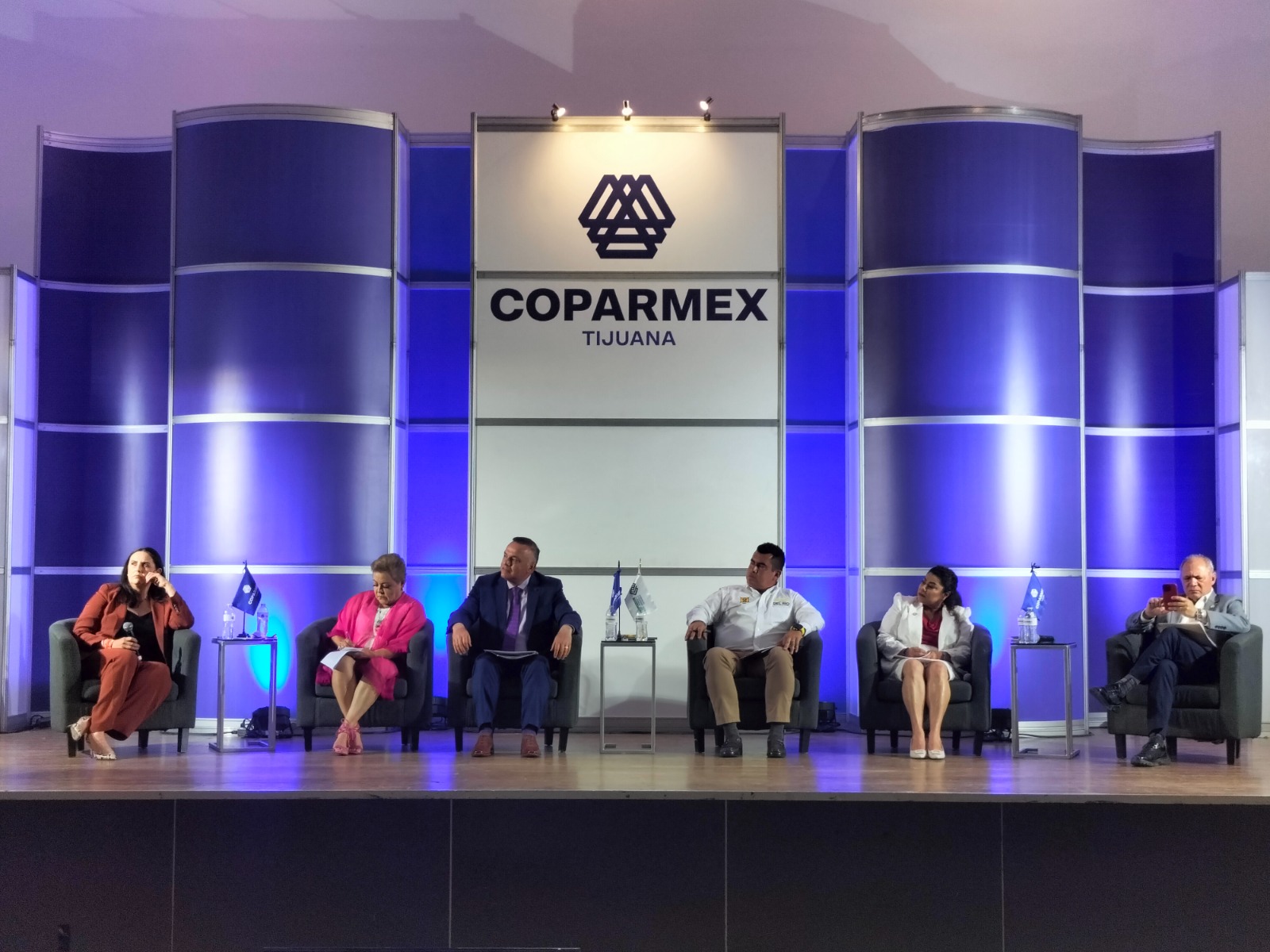 Dialoga sector empresarial con candidatos a alcaldía de Tijuana; aspirante de Morena no asistió