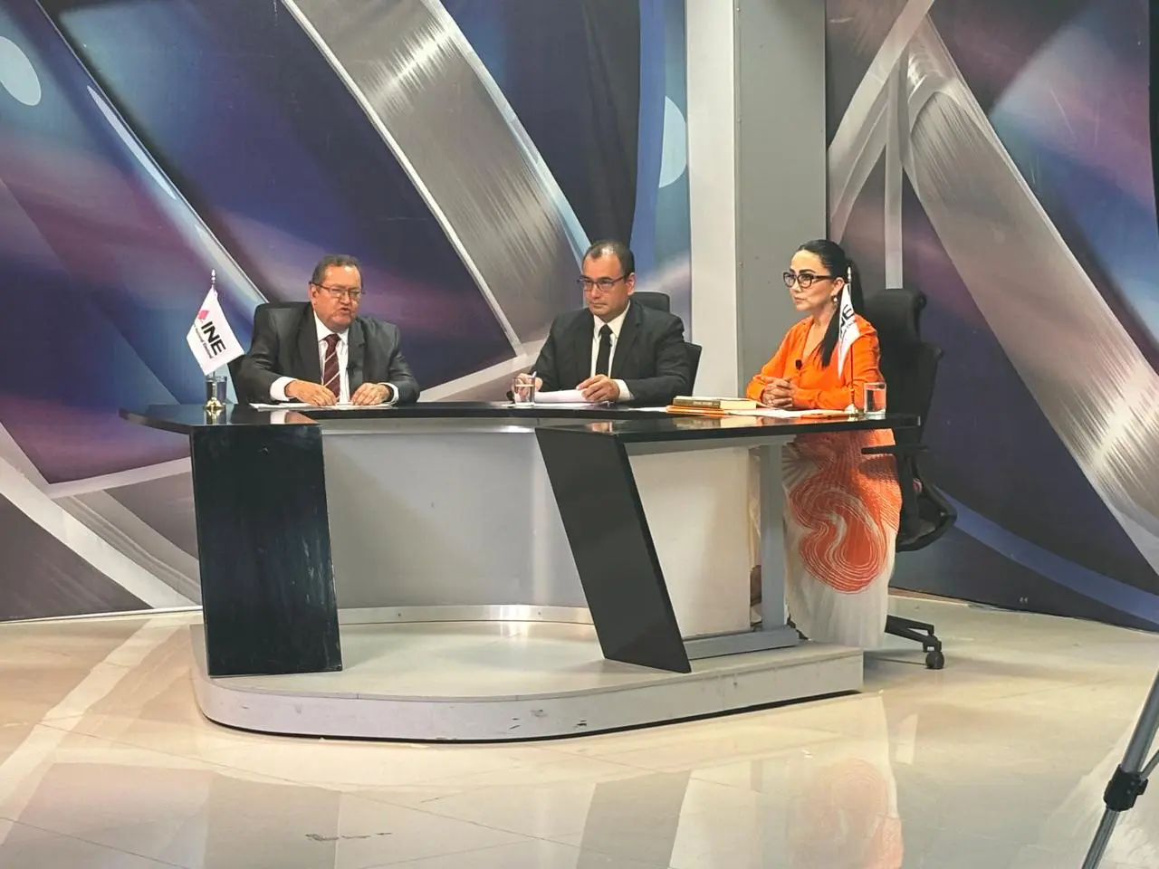 Aspirantes al Senado contrastaron ideas