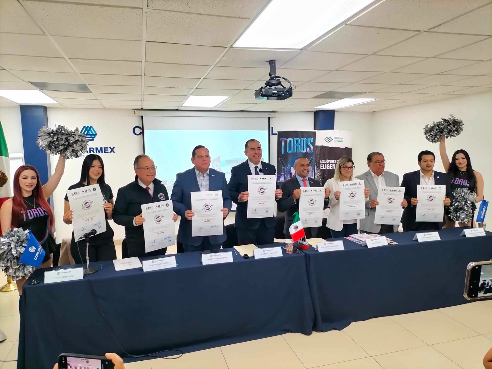 Para incentivar el voto joven firman convenio COPARMEX, Toros de Tijuana e IEEBC