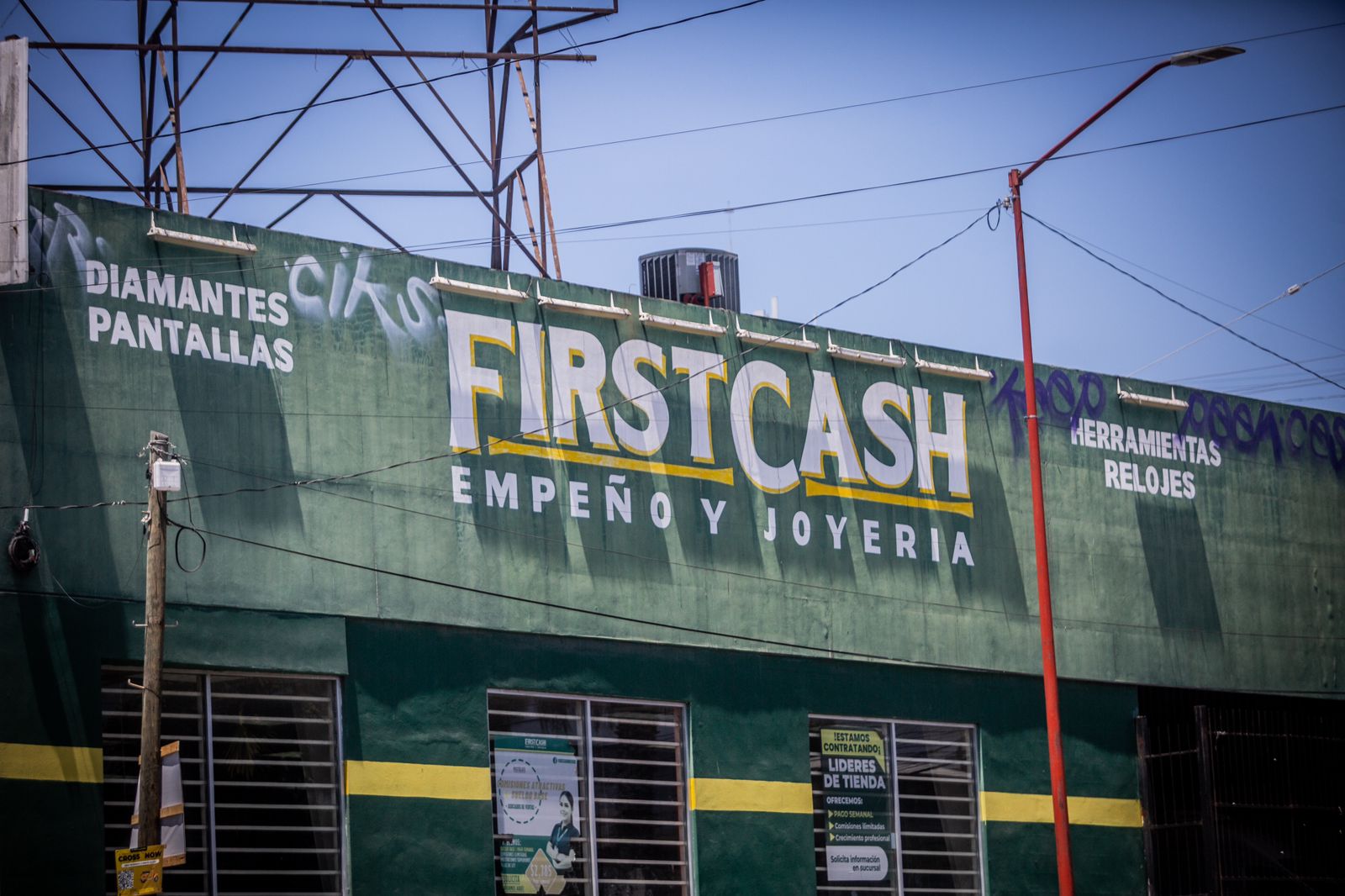 Detienen autoridades a asaltantes de una casa de empeño