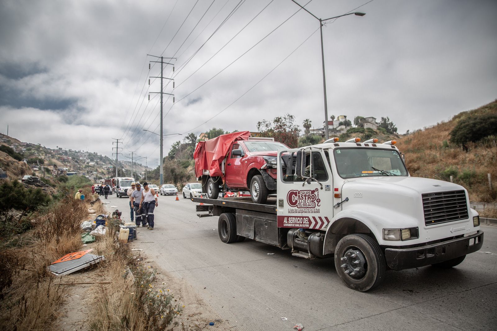 Fuerte accidente vehicular deja cuatro hombres heridos