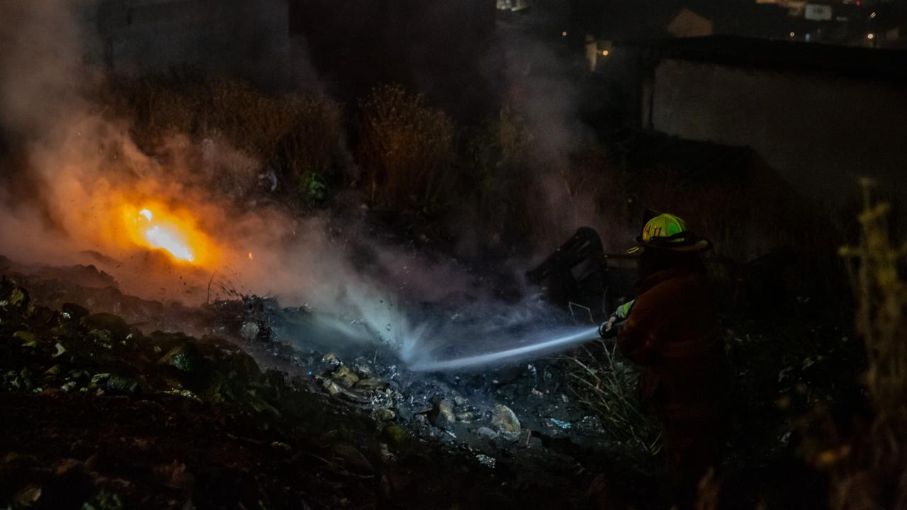 Bomberos Controlan Incendio en Lote Baldío en Colonia México