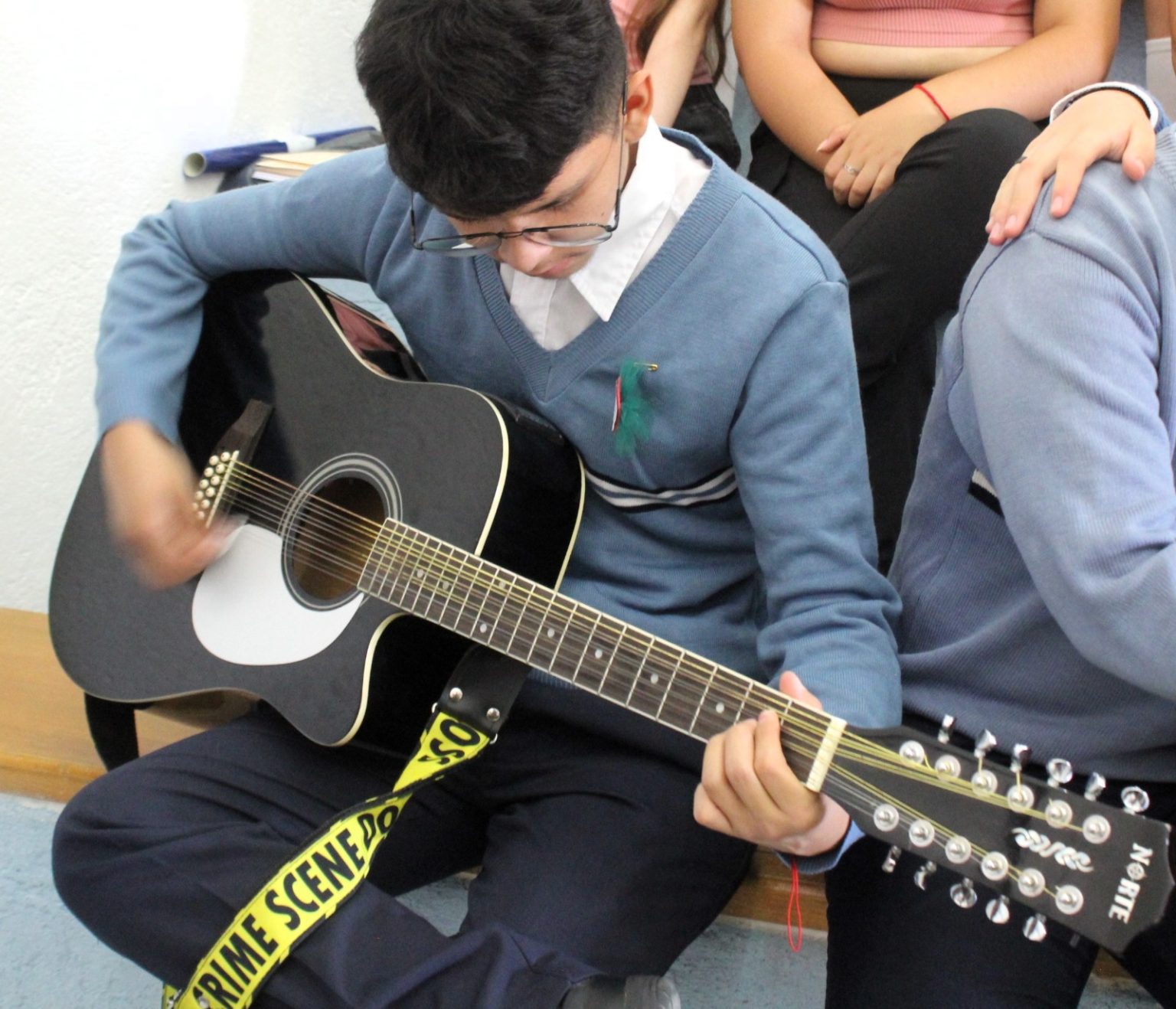 Estudiantes de la zona 525 de Telesecundaria demuestran su talento y pasión musical.