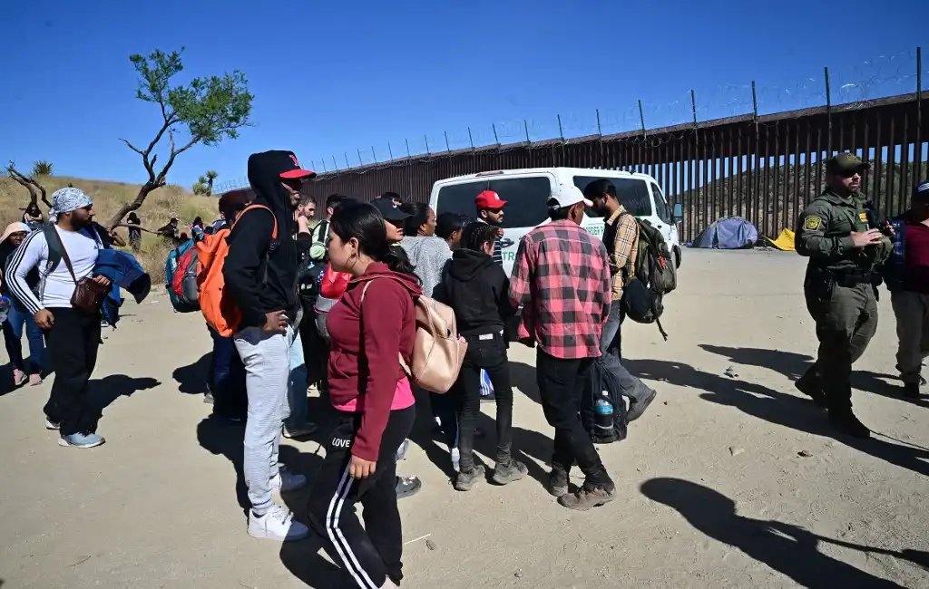 Trump amenaza con imponer aranceles a los países que no frenen el flujo de migrantes