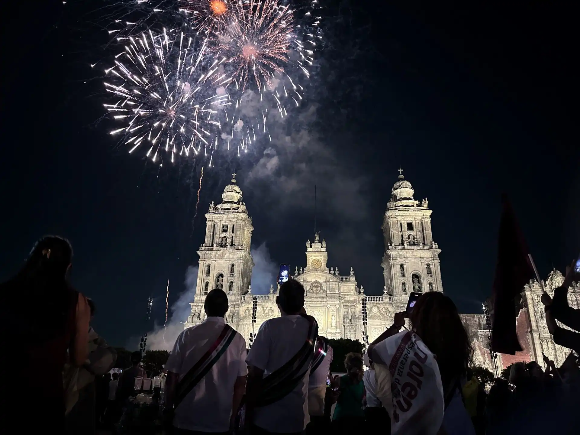 Fuegos artificiales en el Zócalo de la CDMX