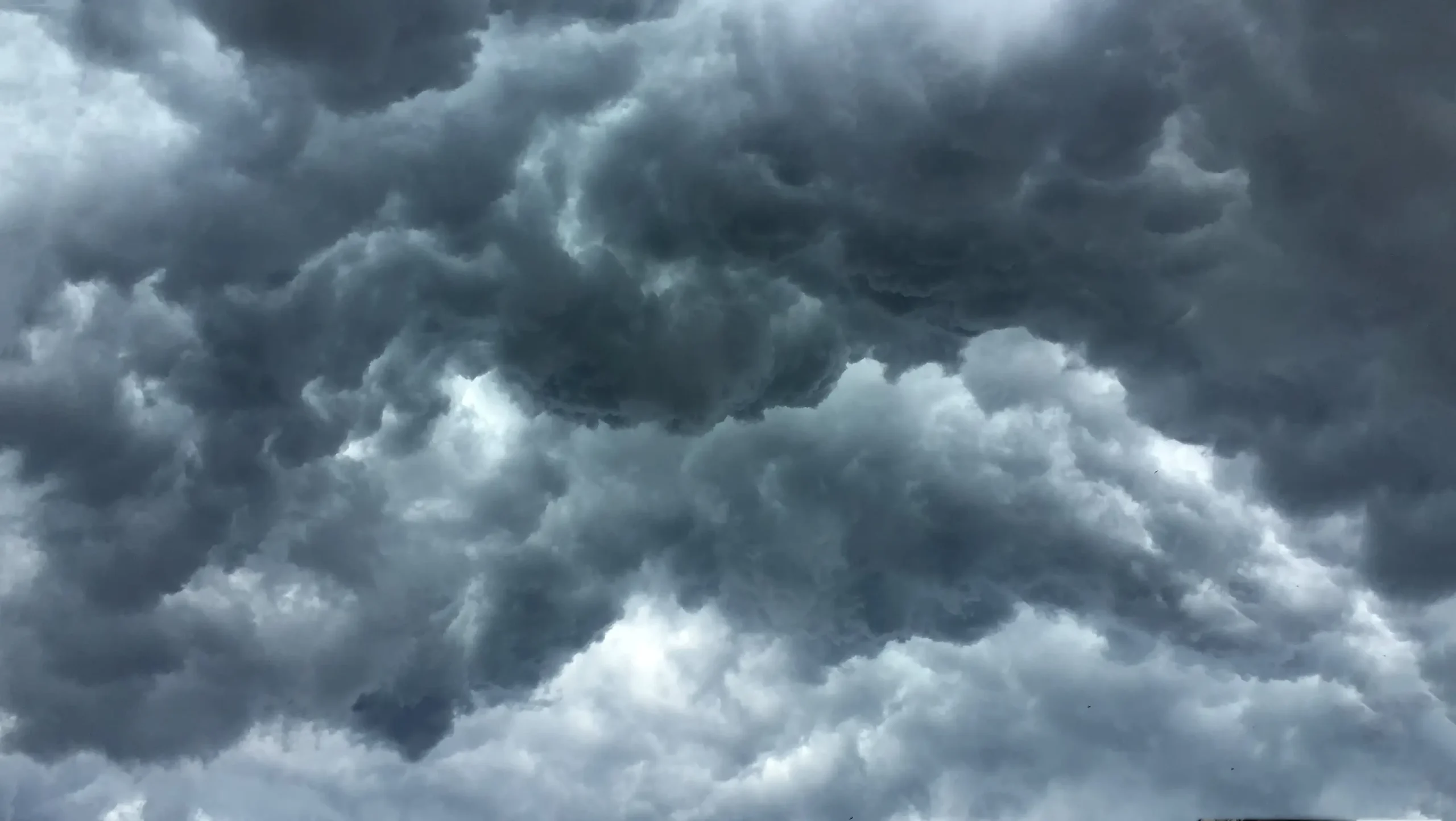 ¿La &#8216;siembra de nubes&#8217; provoca inundaciones? Esto opinan científicos y conspiracionistas