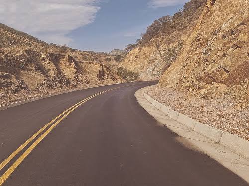 El 80% de carreteras de Durango tienen daños profundos