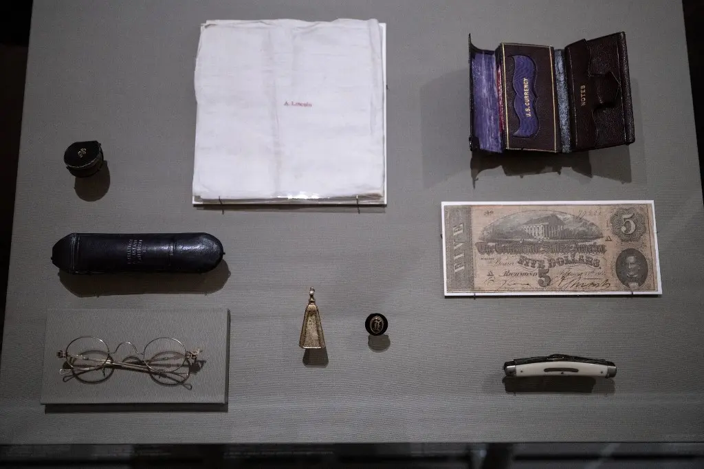 EUA: una flauta de cristal, objetos de Lincoln y otros tesoros escondidos en la Biblioteca del Congreso