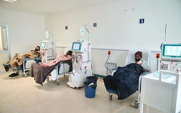Pacientes renales en Aguascalientes acusan represalias por amparos contra reubicación en clínica
