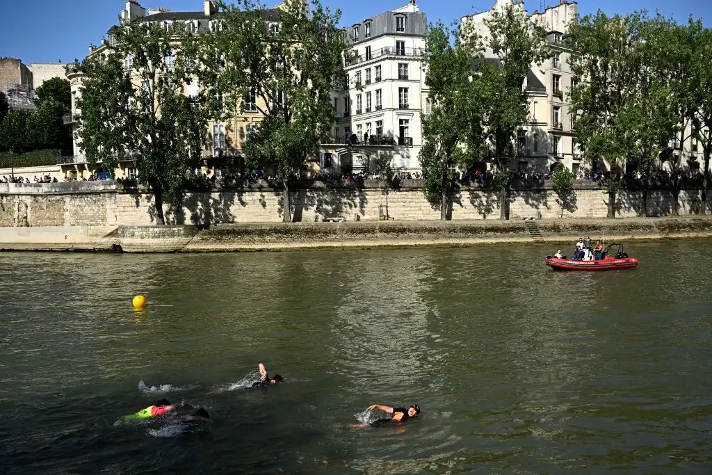 Autoridades parisinas Río Sena