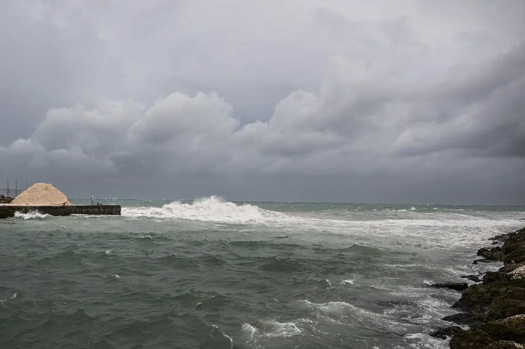 El huracán &#8216;Beryl&#8217; se debilita a categoría 3 en camino a México