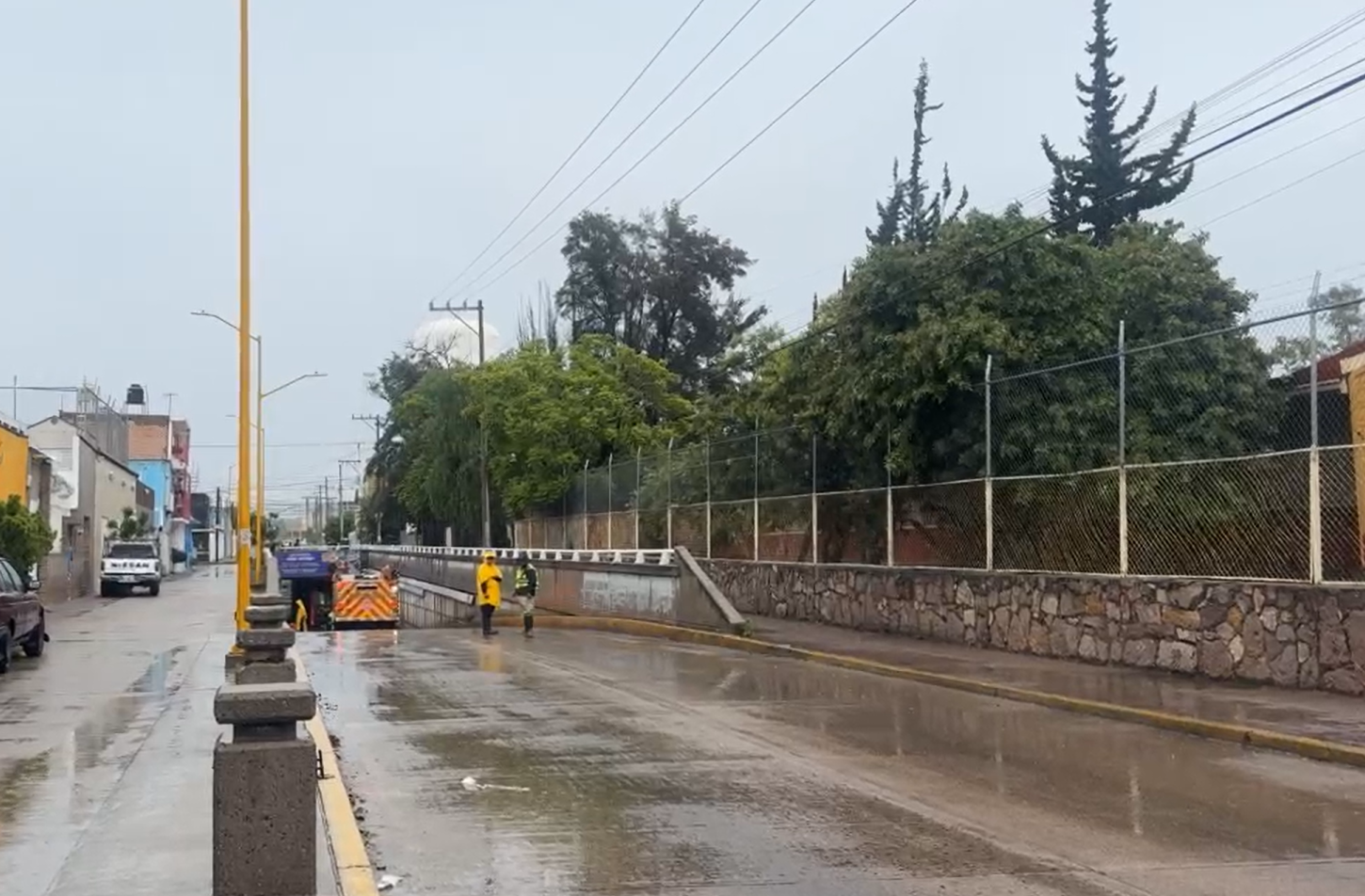 Hombre muere ahogado en vialidad inundada de Aguascalientes