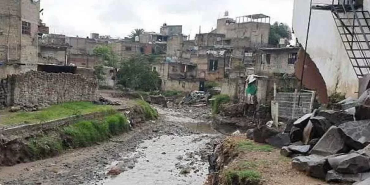 Casas en zonas peligrosas por lluvias en Puebla capital