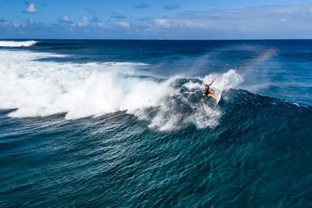Entrenamiento de surf rumbo a París 2024