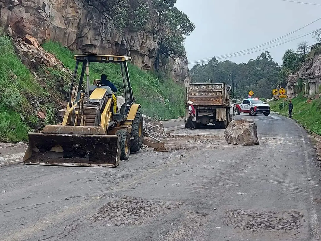 La carretera libre y la autopista Durango-Mazatlán han sido las vialidades particularmente