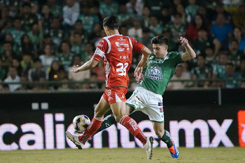 Con penal dudoso, León rescata empate contra Necaxa