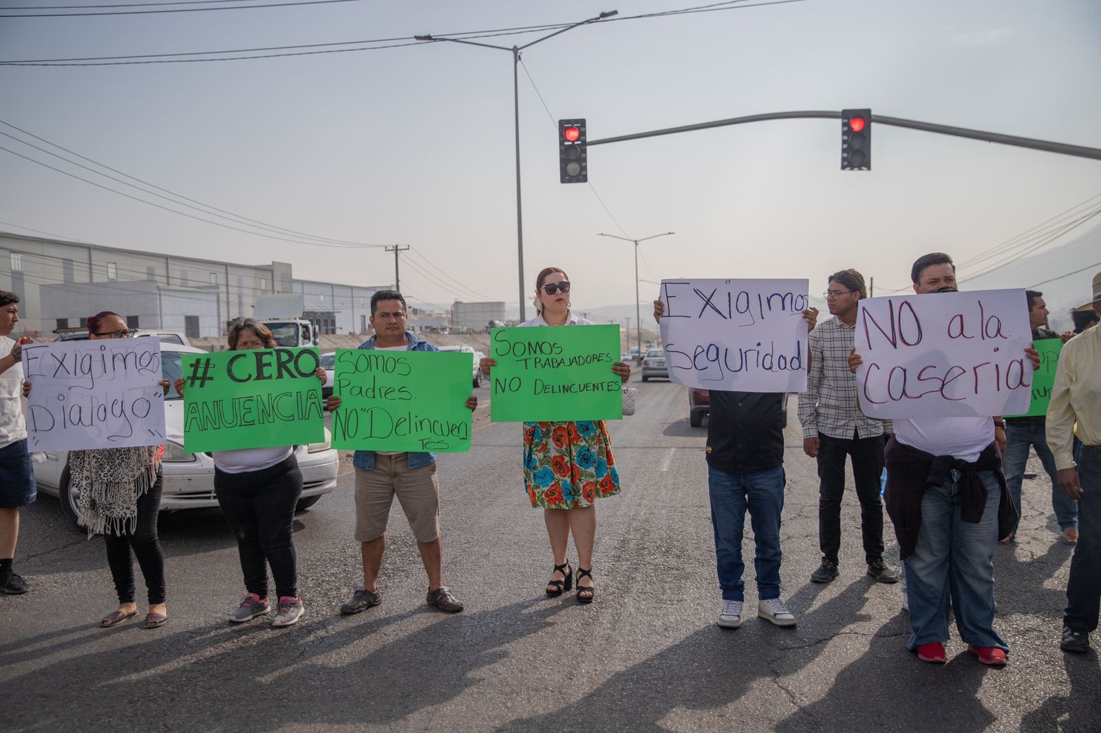 Se manifiestan chóferes de UBER y DiDi en IMOS 