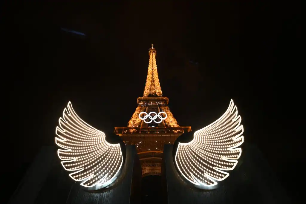 Lluvia, diversidad, 205 delegaciones y un caballo mecánico marcan la inauguración de París 2024
