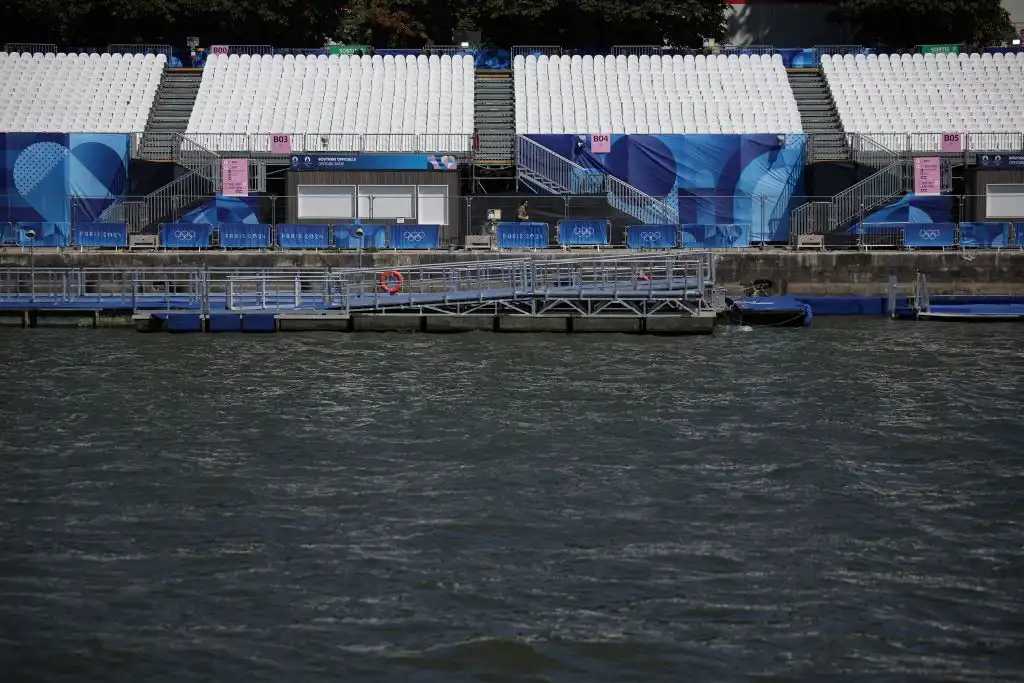 Las lluvias vuelven a ensuciar el río Sena; se cancela el entrenamiento del triatlón