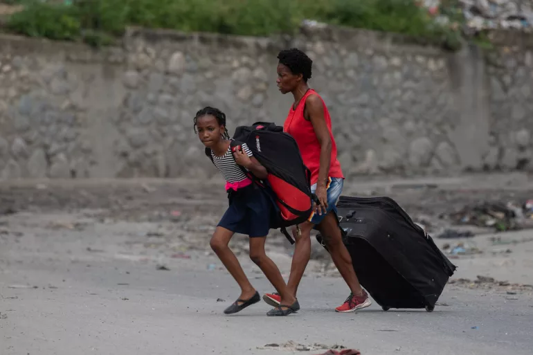 Un niño abandona su hogar cada minuto a causa de la violencia en Haití