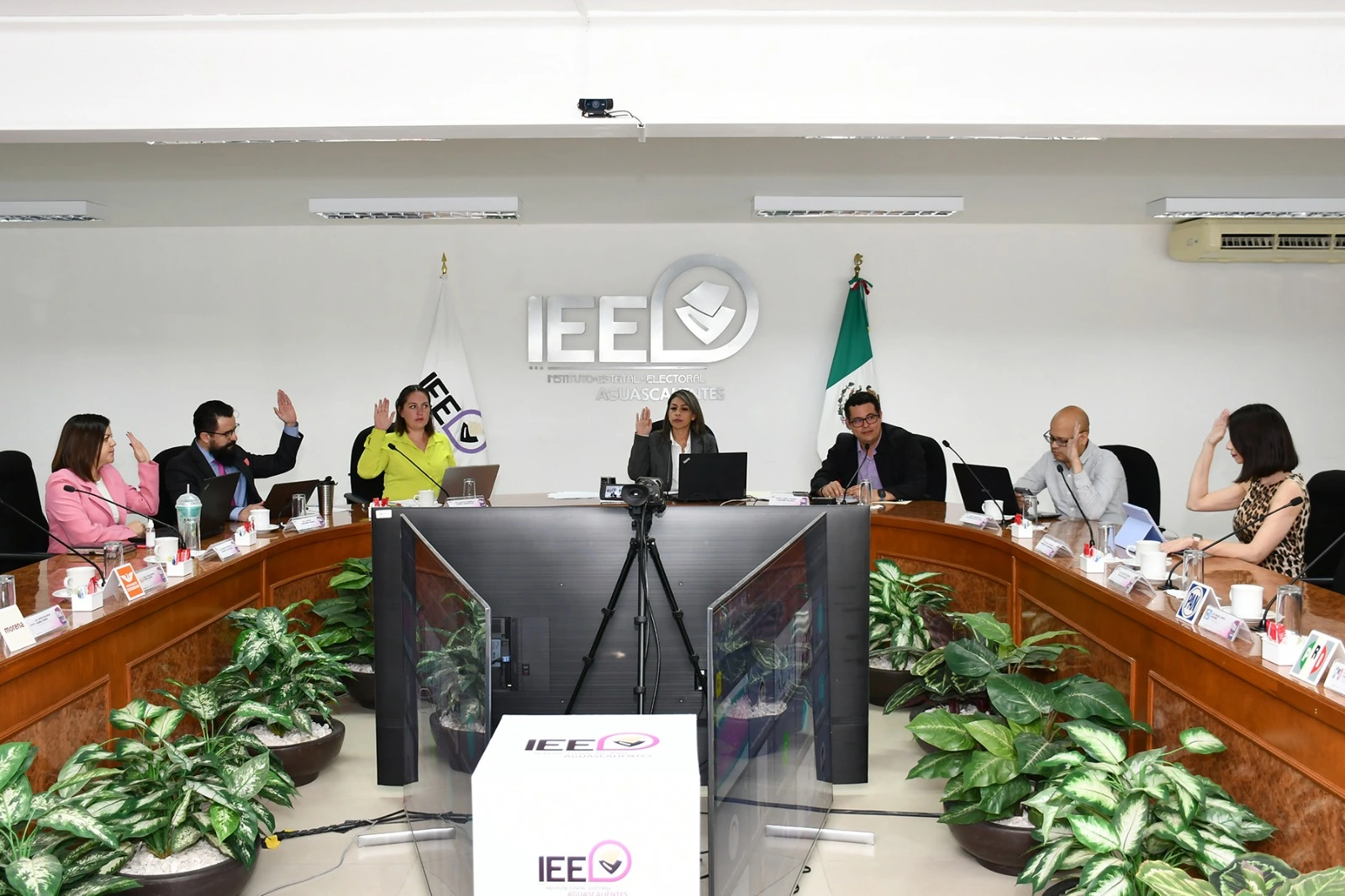 Revocan constancias a diputados plurinominales morenistas