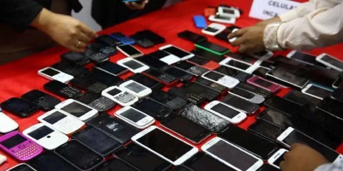 Autoridades sin facultades para combatir venta de celulares robados en Puebla