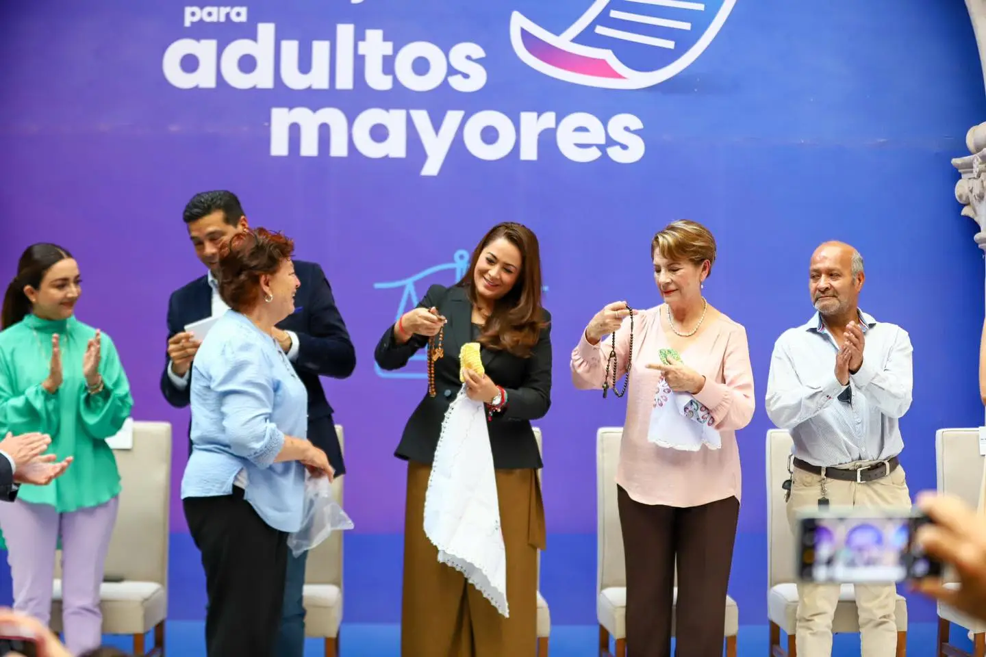 Tere Jiménez inaugura jornada jurídica para adultos mayores