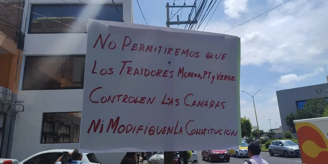 Más de 100 aguascalentenses se amparan contra sobrerrepresentación de Morena