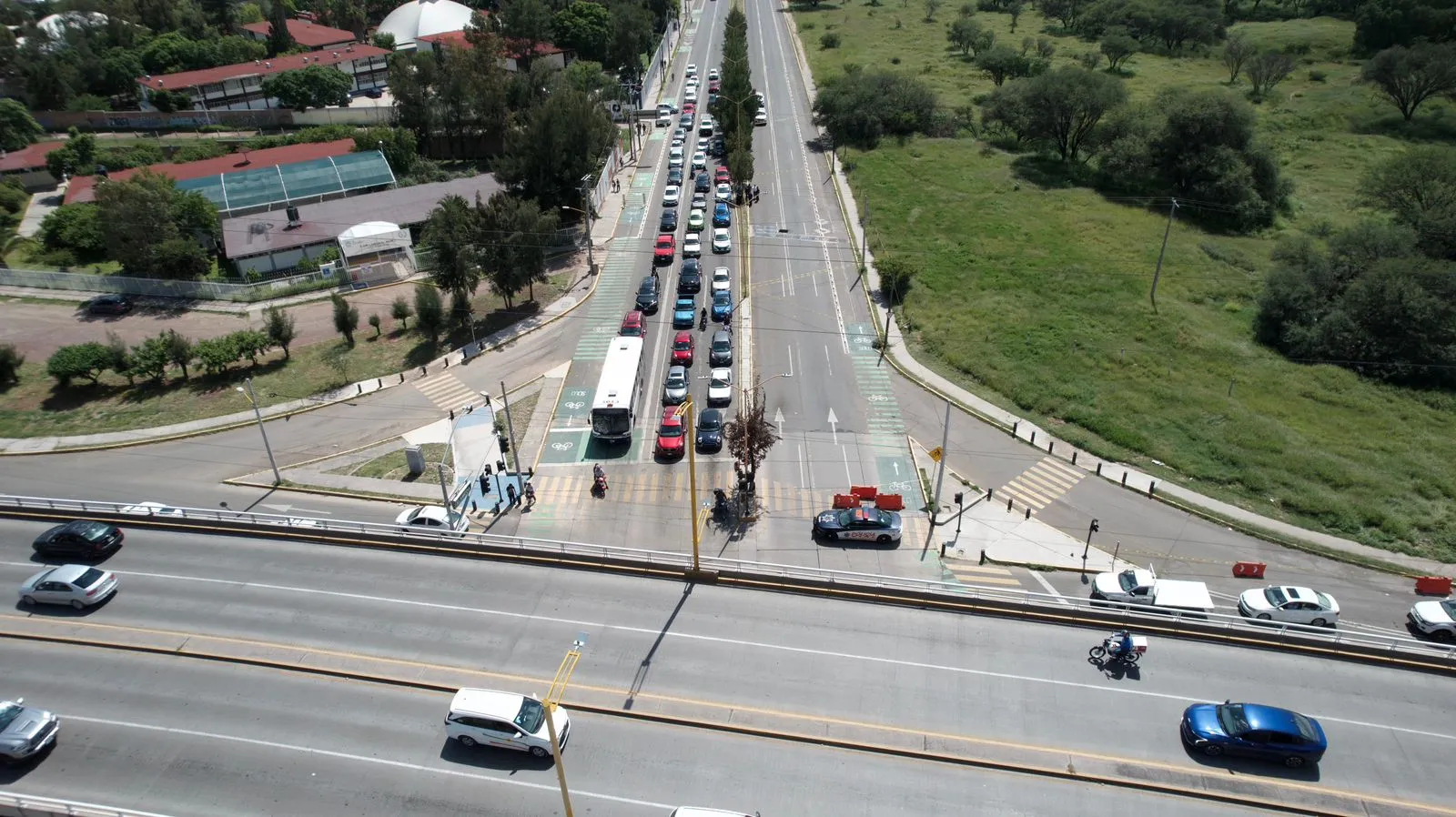 Nuevo socavón de Alameda tardará dos meses en repararse
