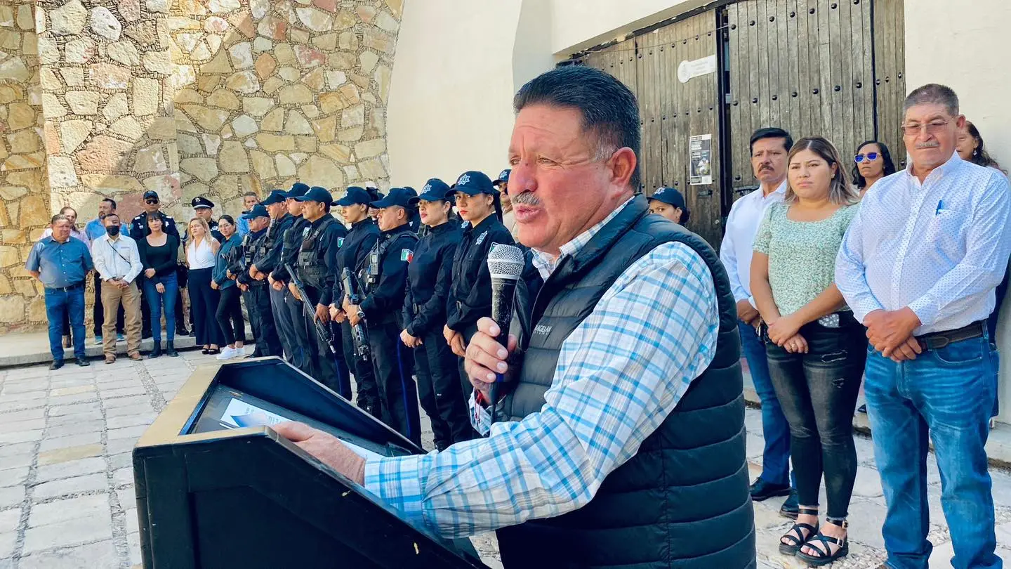 "Merezco menos": alcalde de Asientos gana casi 90 mil al mes
