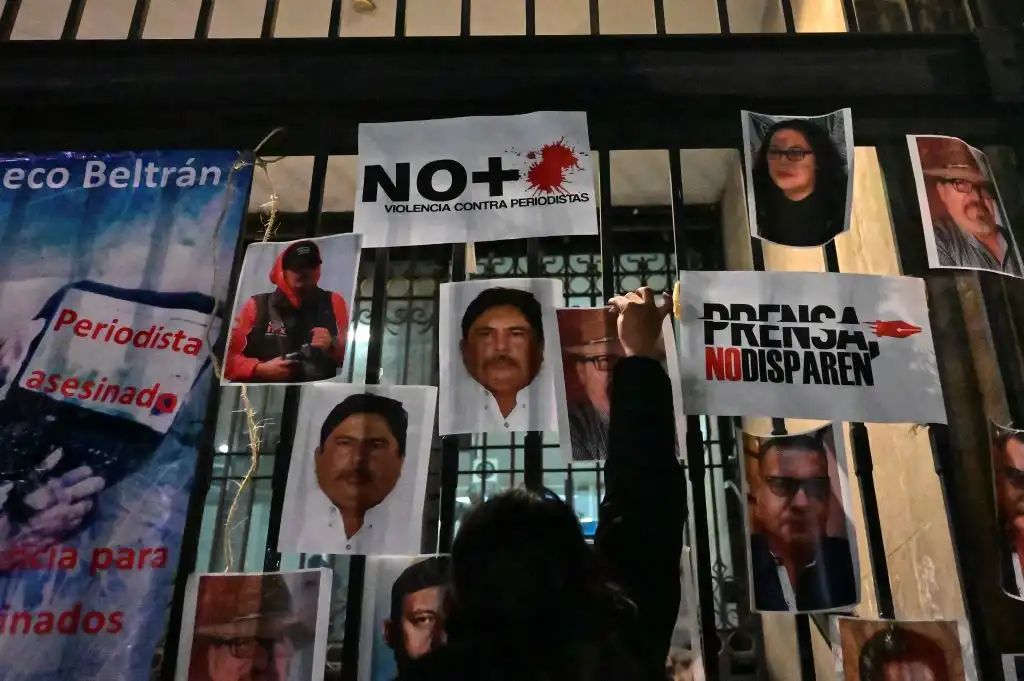 AMLO periodistas saldo rojo