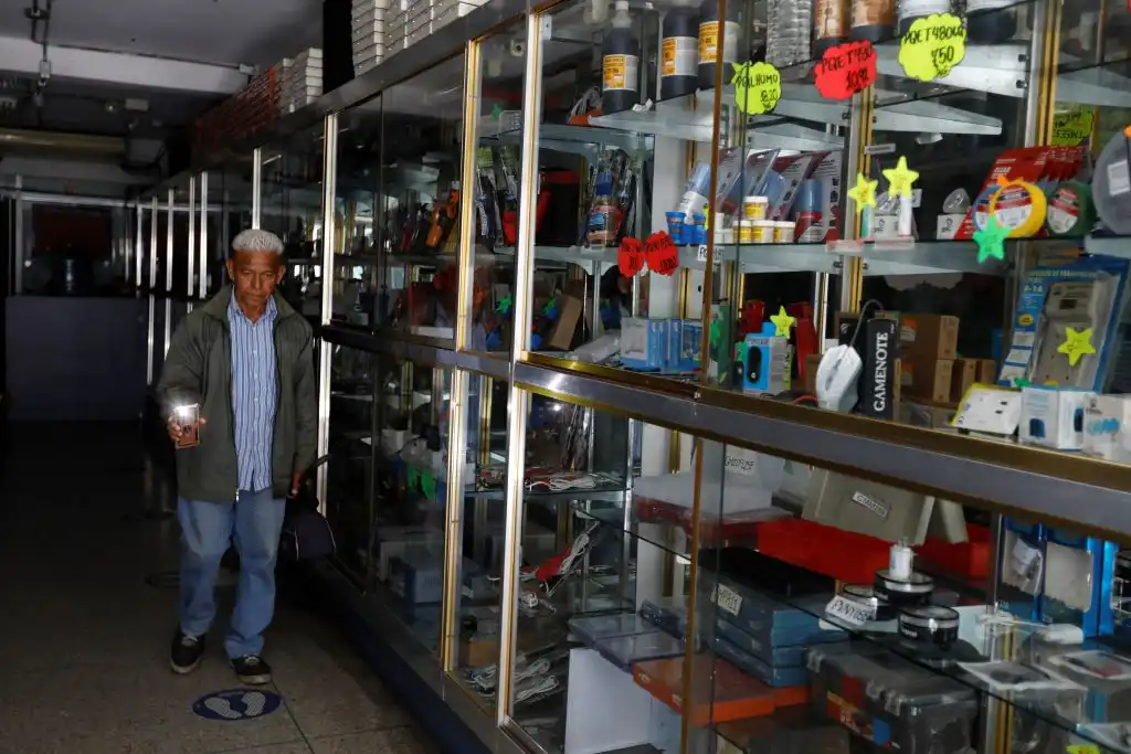 Apagón en Venezuela: gobierno culpa a la oposición de &#8216;sabotaje eléctrico&#8217;