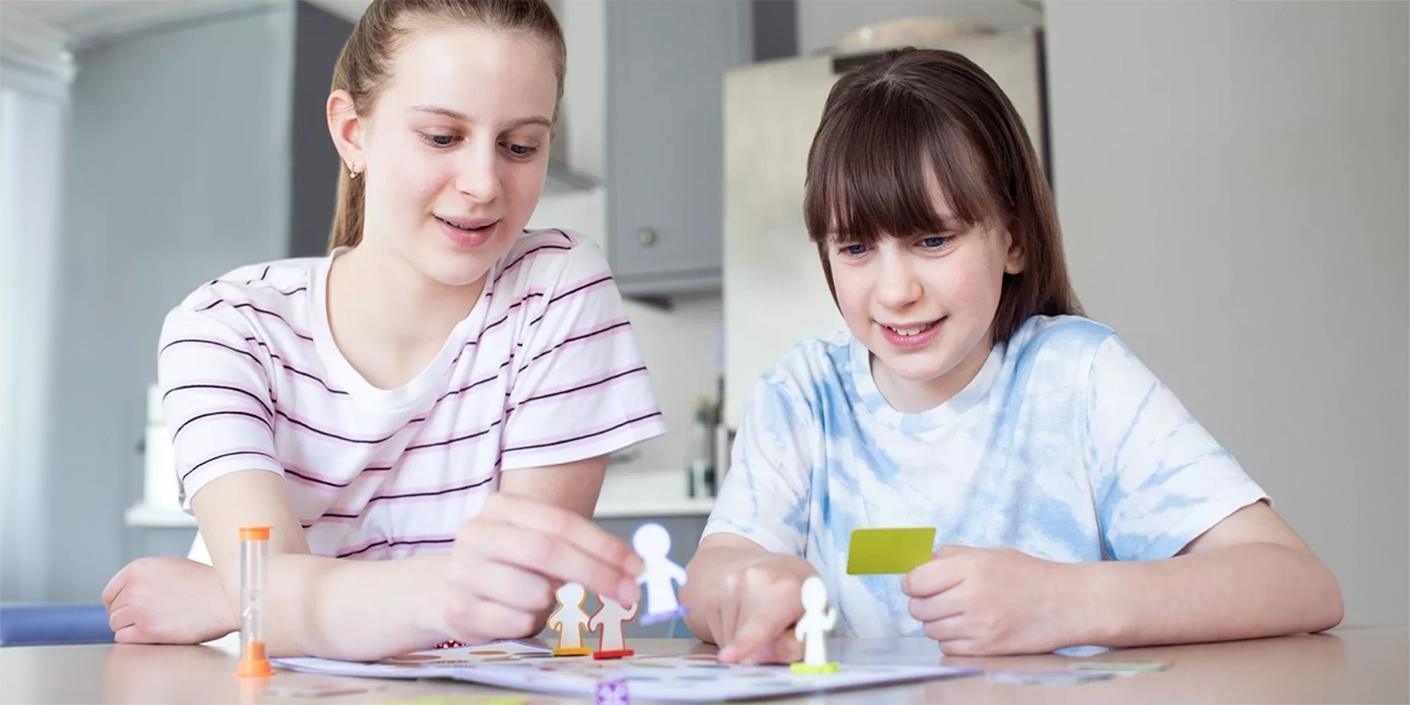 La ciencia revela los valiosos beneficios de los juegos de mesa para el autismo