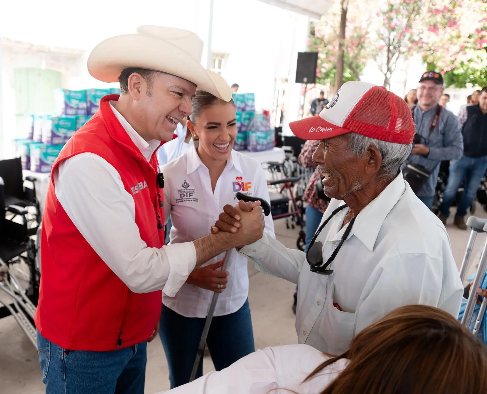 Entregan apoyos para la gente de Simón Bolívar, el corazón del semidesierto