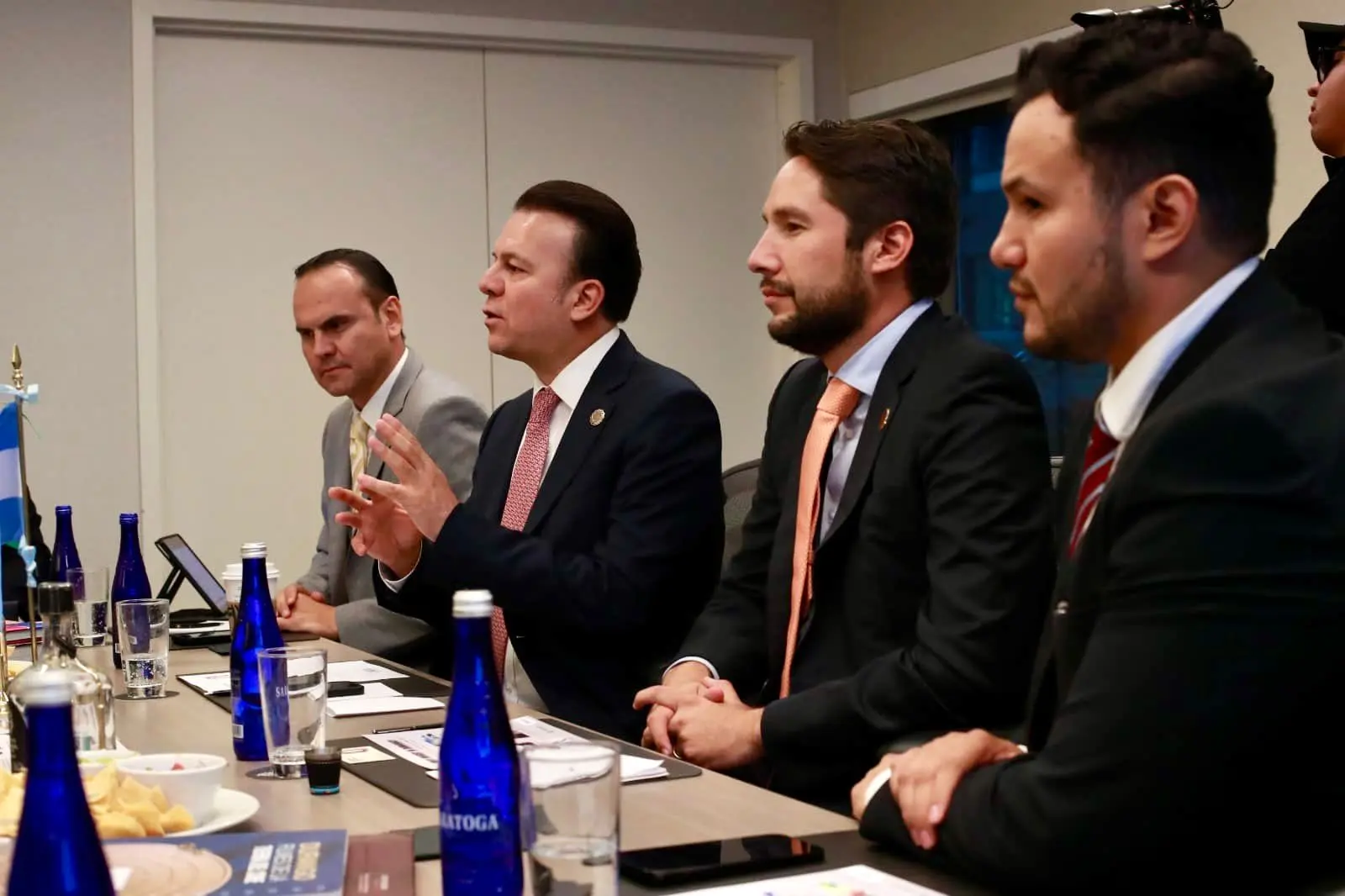 Anuncia gobernador de Durango nueva gira a Los Ángeles 