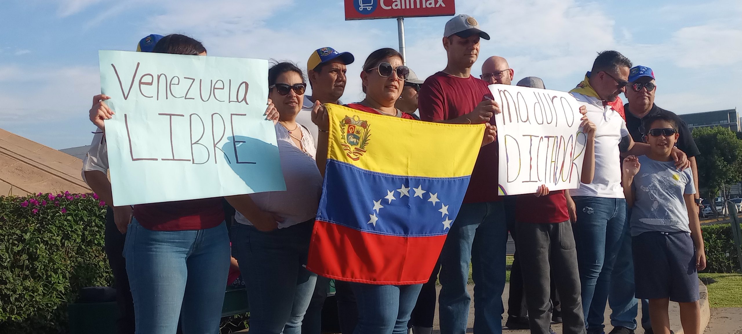 Continúan protestas de venezolanos en Tijuana contra Maduro