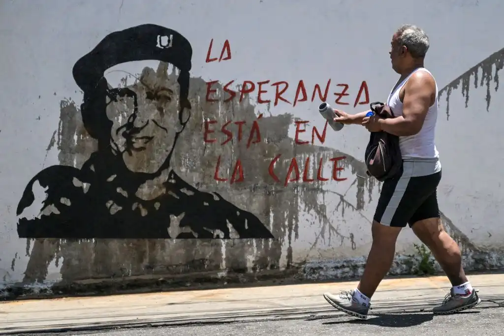 Maduro alista dos cárceles de máxima seguridad para quienes se manifiestan contra su reelección