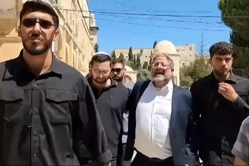 Ministro israelí reza en un sitio sagrado del islam y desata condenas: ‘Es una provocación inútil’
