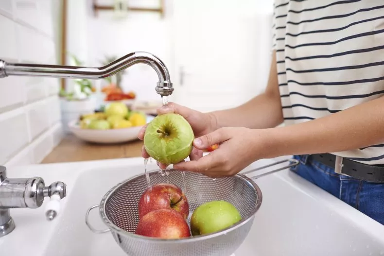 Los pesticidas penetran la piel de las frutas y verduras, esta técnica científica lo demuestra