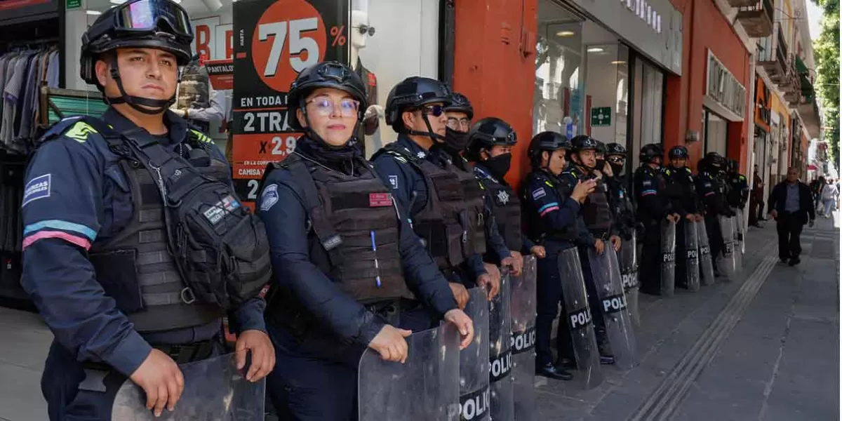 Con la fuerza pública fueron retirados ambulantes del Centro Histórico de Puebla