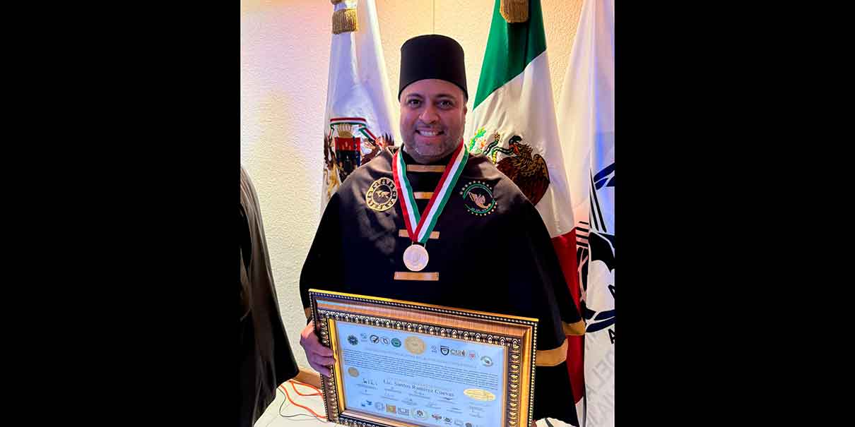 Santos Ramírez recibió Doctorado Honoris Causa