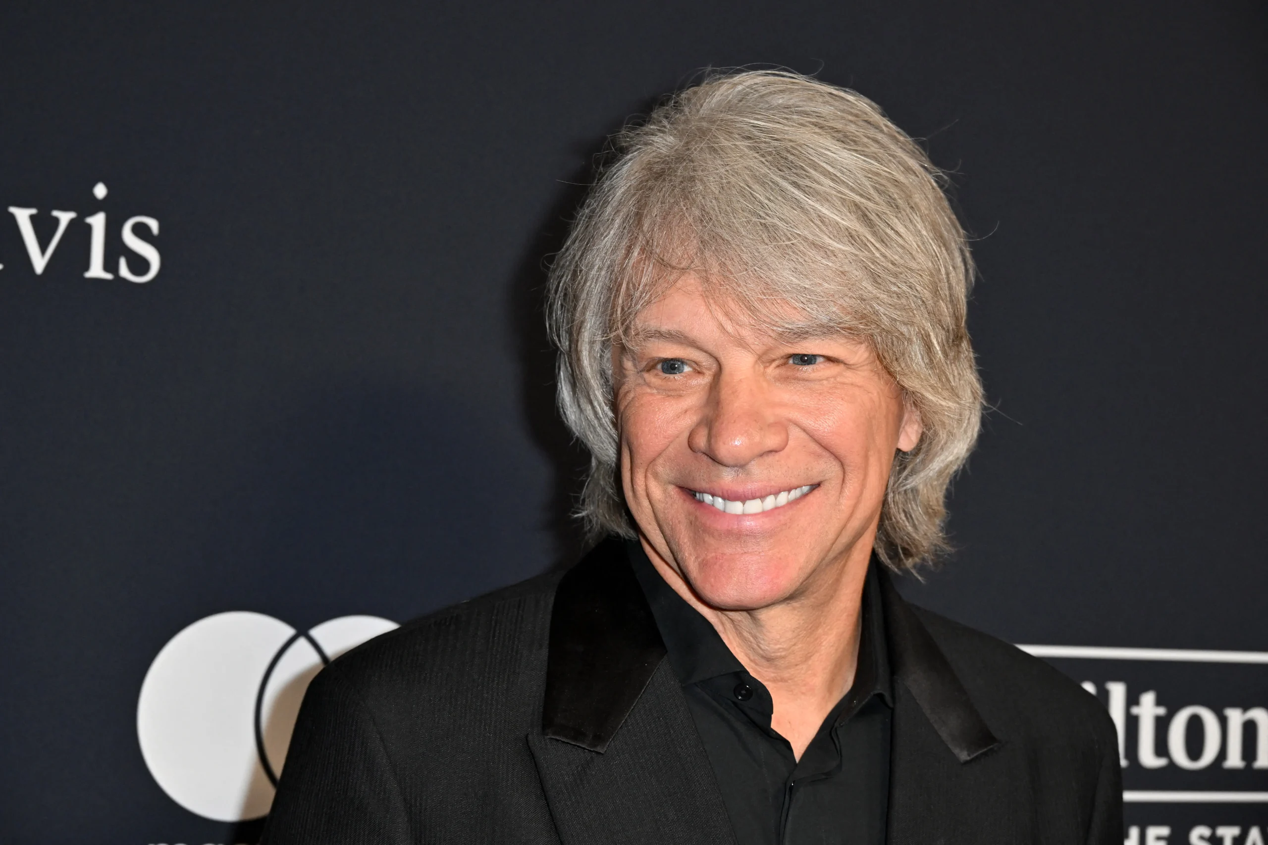 De rockero a héroe: Bon Jovi salva a una mujer de saltar de un puente