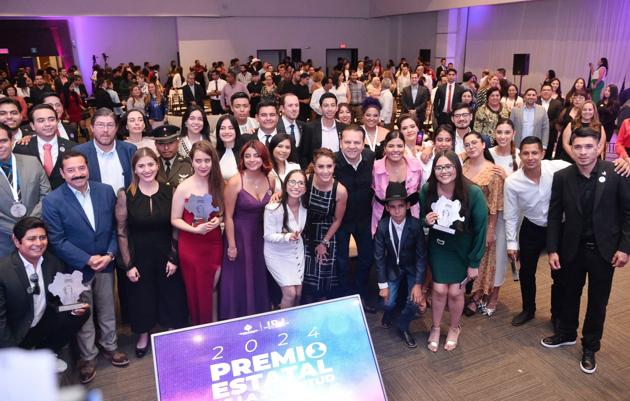 Entregan Premio Estatal de la Juventud 2024, conoce aquí a los ganadores