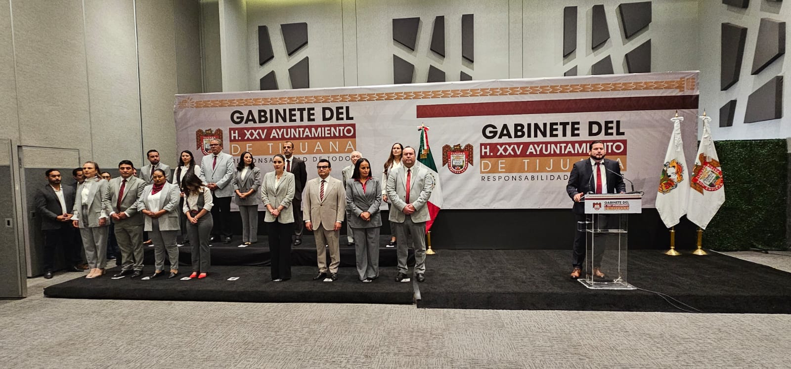 Ismael Burgueño presentó al gabinete que lo acompañará en su administración
