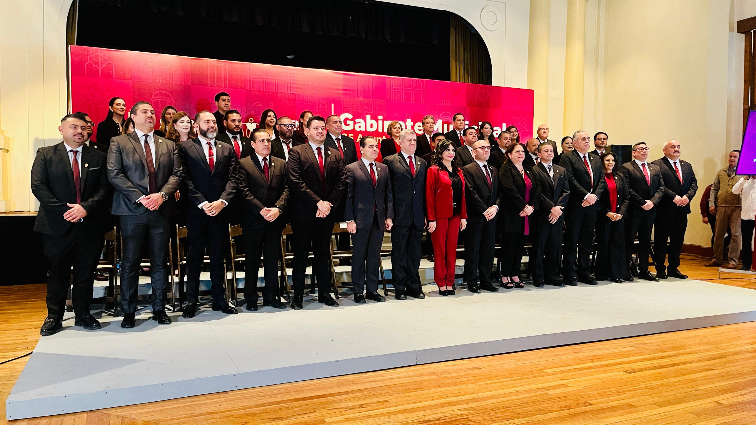 Presenta Norma Bustamante gabinete; cambia a director de Seguridad